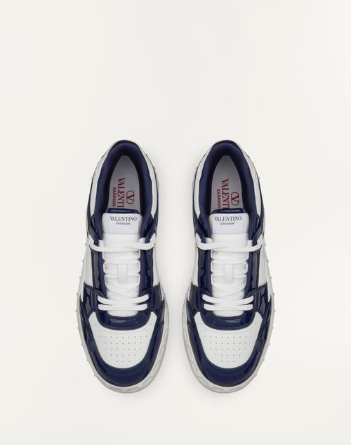 Valentino ZAPATILLA FREEDOTS DE CAÑA BAJA HECHA DE CHAROL