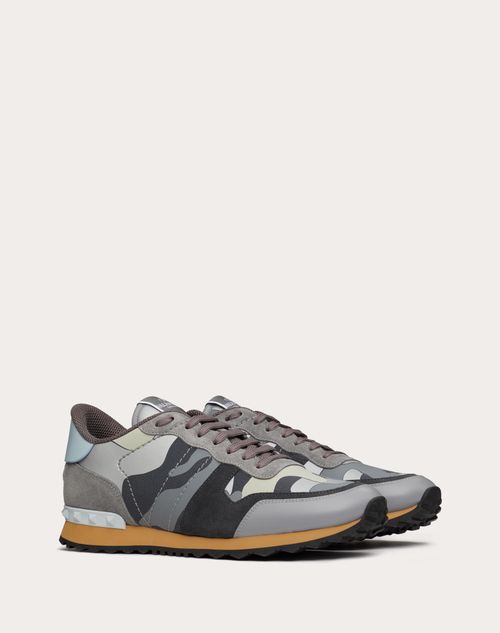Valentino ZAPATILLA ROCKRUNNER CAMOUFLAGE DE CUERO NAPA