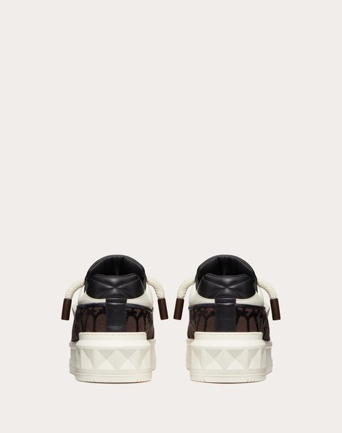 Valentino ZAPATILLAS DEPORTIVAS ONE STUD XL DE CAÑA BAJA HECHAS DE CUERO NAPA Y DE TOILE ICONOGRAPHE