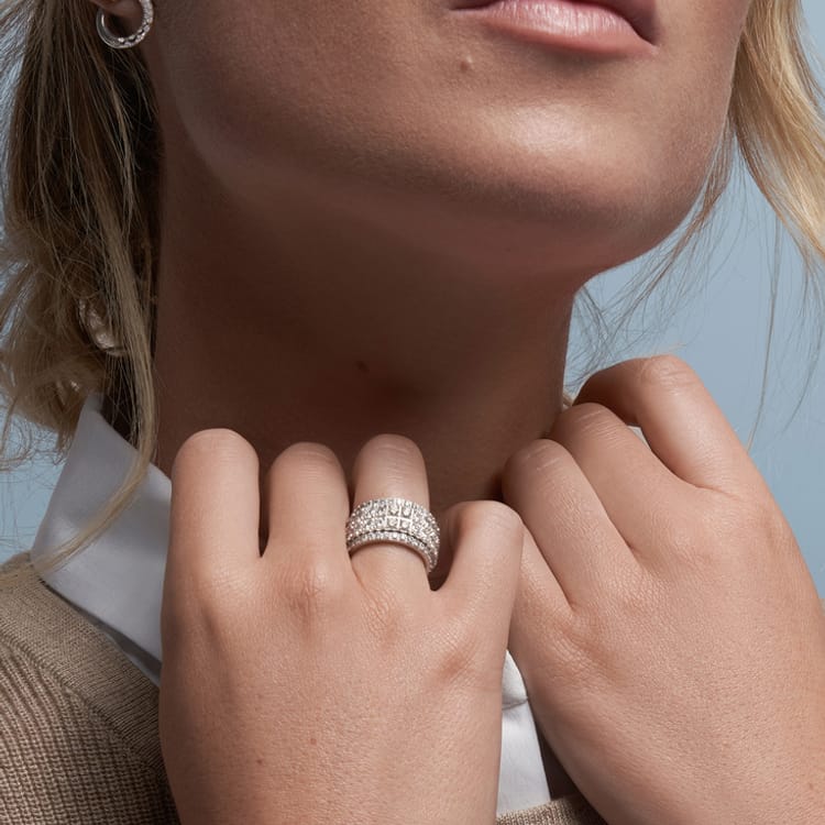 Piaget Possession band ring