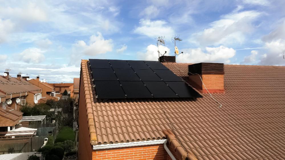 Mimub Ahorra Hasta 1.260€ al Año con Placas Solares ante Nuevas Subidas de Impuestos según SotySolar