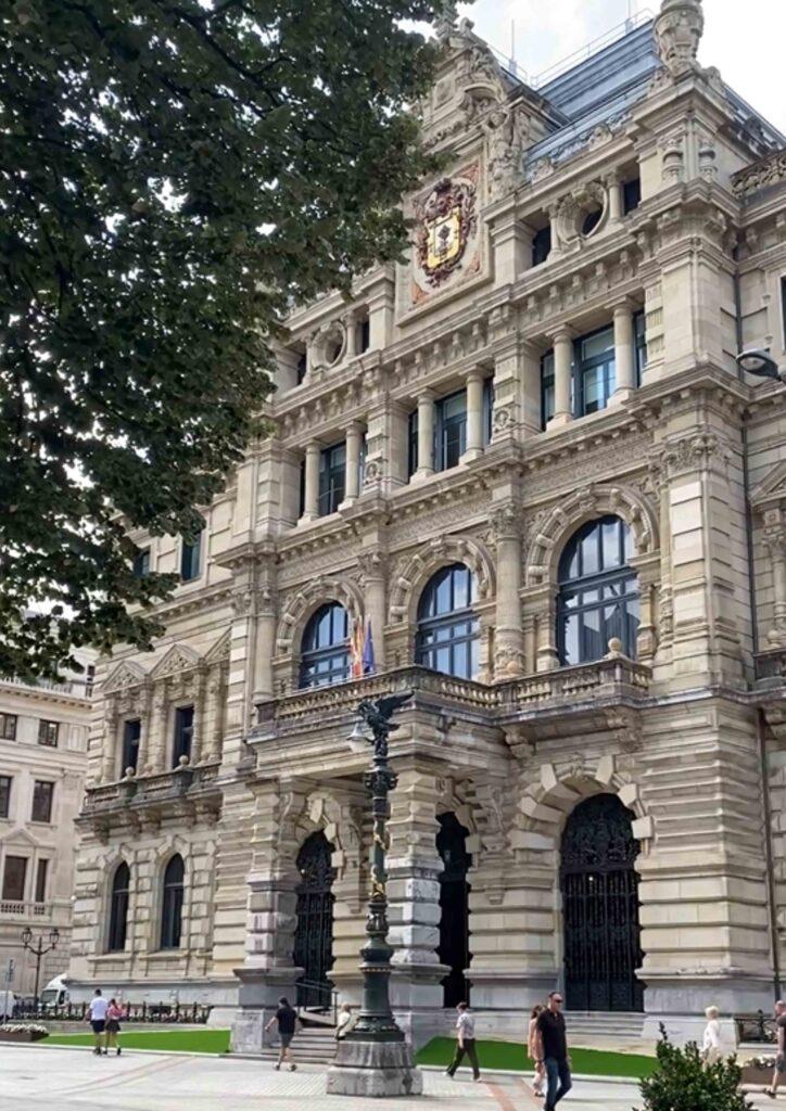 Mimub Bikote Solar: Instalaciones Fotovoltaicas en Edificios Icónicos