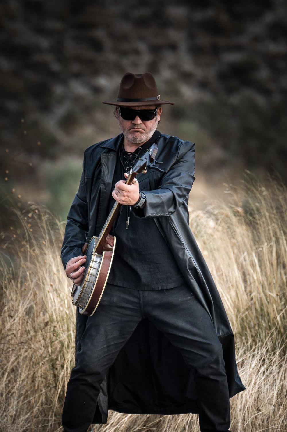 Mimub Doctor Jones Presenta Su Nuevo Sencillo al Público