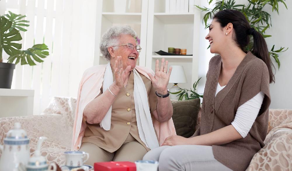 Mimub Farmazul y Fundación Grandes Amigos: Innovación en la Detección de la Soledad desde las Farmacias