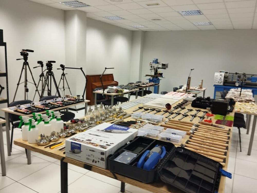 Mimub MpMusic Inaugura el Primer Centro Integral de Luthería en España Revolucionando la Formación Profesional