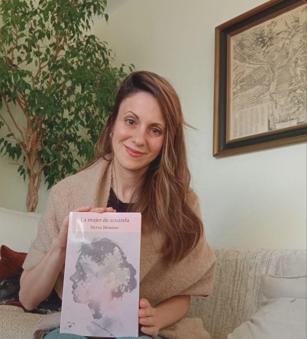 Mimub Silvia Moreno Sorprende con Su Thriller Psicológico ‘La Mujer de Acuarela’