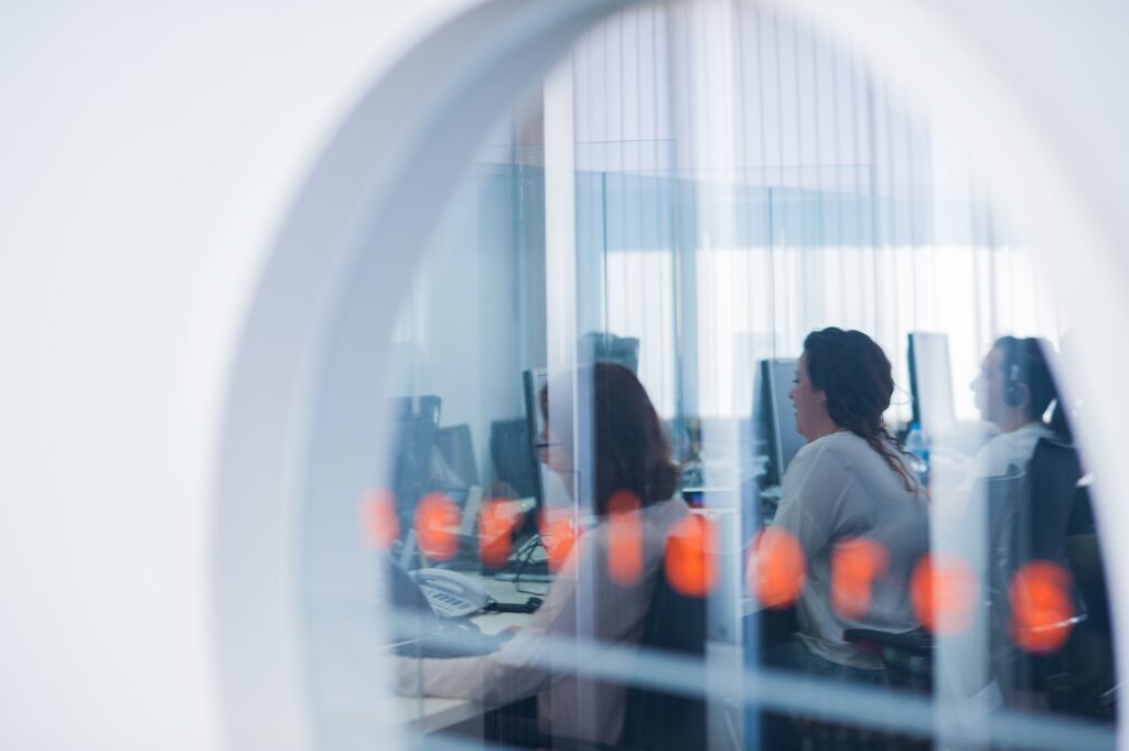 Mimub Teleasistencia: Fundamental en la DANA con 372.000 Comunicaciones para Ayudar a los Más Vulnerables