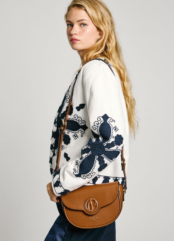 Pepe Jeans bolso con solapa efecto piel