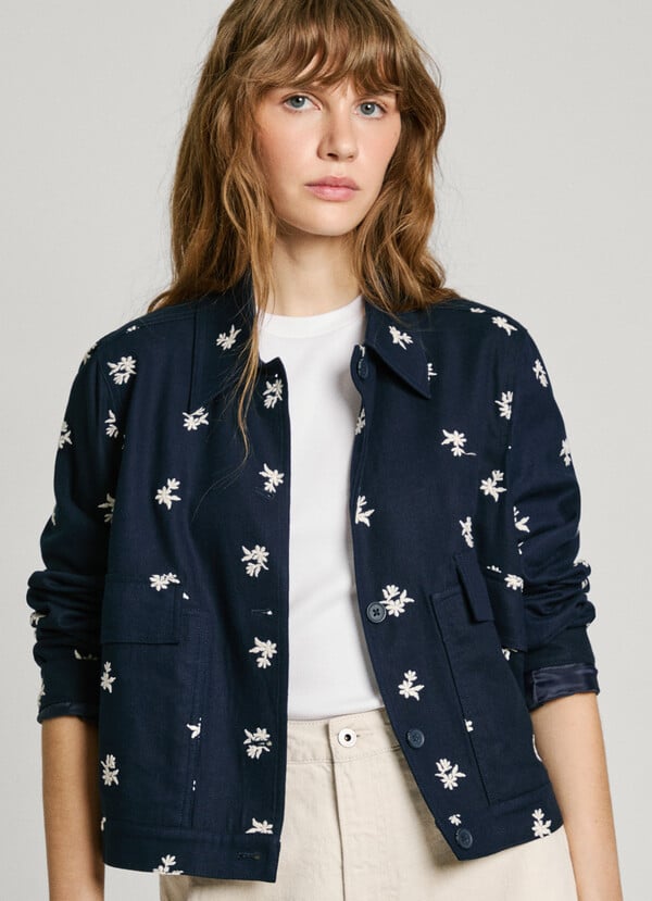 Pepe Jeans cazadora con flores bordadas