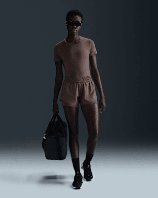 Nike Nike OnePantalón corto de 8 cm con talle medio y diseño 2 en 1 Dri-FIT - Mujer