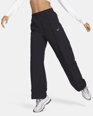 Nike Nike Sportswear Everything WovensPantalón de talle medio con dobladillo abierto - Mujer