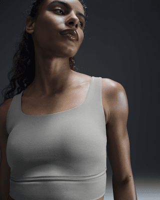 Nike Nike ZenvySujetador deportivo de sujeción media con almohadilla y escote alto - Mujer