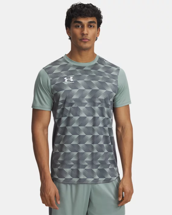 Under Armour Camiseta de manga corta estampada de entrenamiento UA Challenger para hombre  