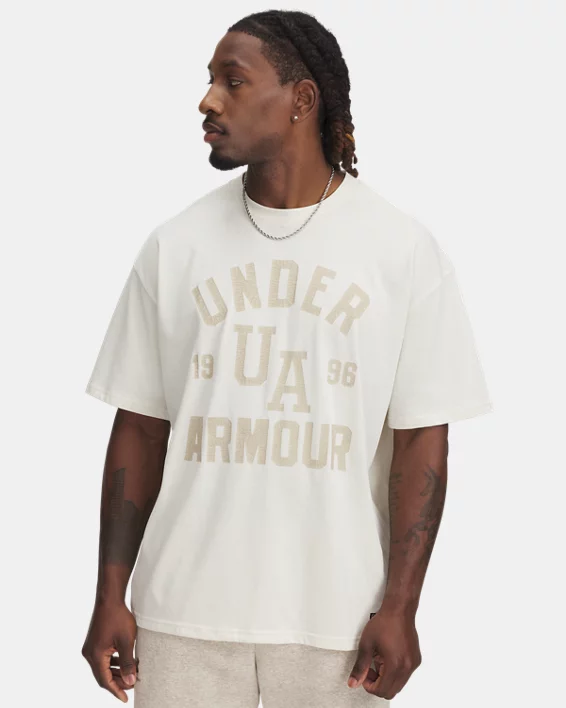 Under Armour Camiseta de manga corta oversize UA Heavyweight Varsity para hombre  