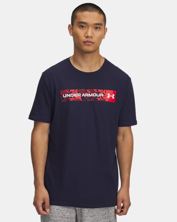 Under Armour Camiseta de manga corta UA Camo Chest Stripe para hombre  