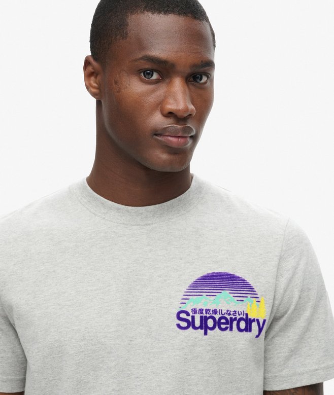 Superdry Camiseta Con Gráfico En El Pecho Great Outdoor