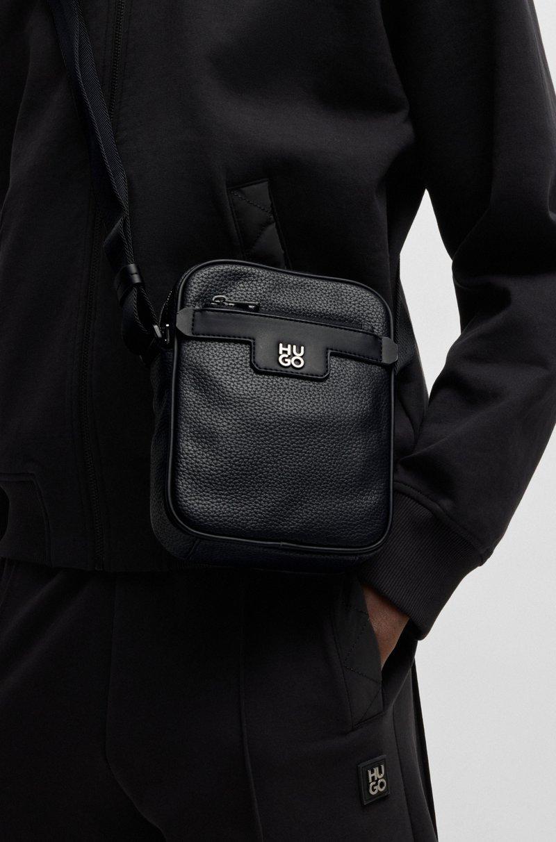 Hugo Boss Bolso Mensajero De Piel Sintética Granulada Con Detalle De Logo Apilado