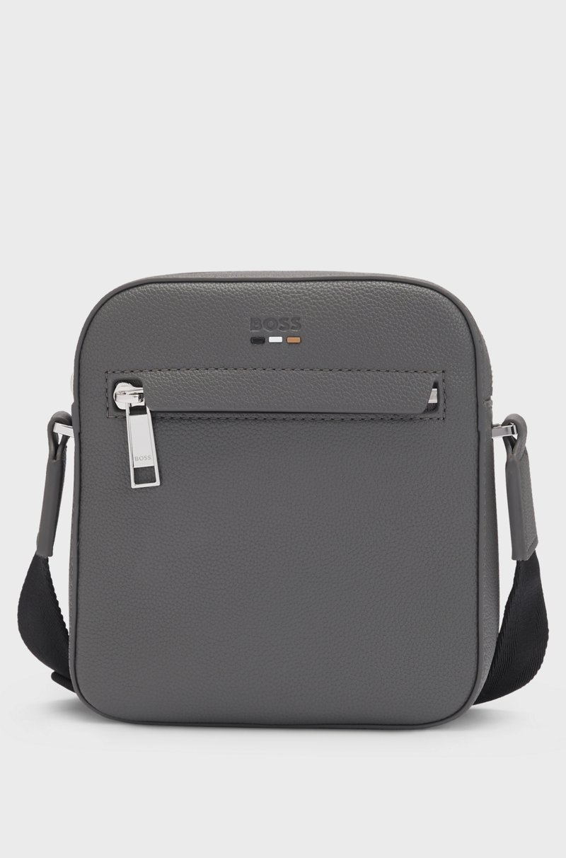 Hugo Boss Bolso mensajero de piel sintética granulada con detalle de logo