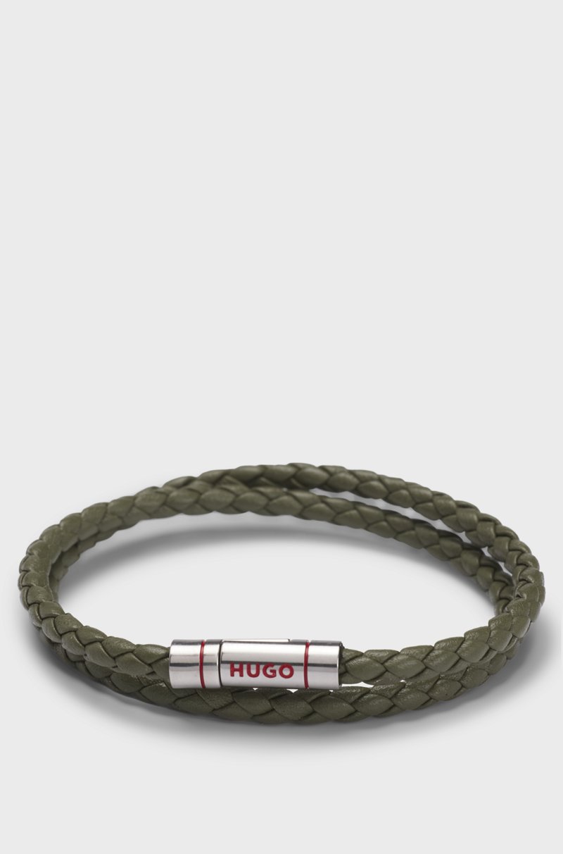 Hugo Boss Brazalete doble de piel trenzada con cierre de la marca