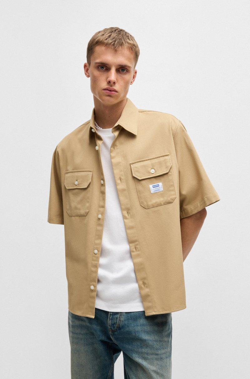 Hugo Boss Camisa oversize fit en sarga de algodón con parche de logo
