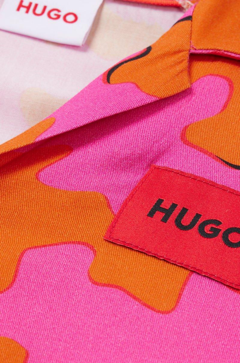 Hugo Boss Camisa Para Niños Con Estampado Llamativo Y Etiqueta Con Logo Roja