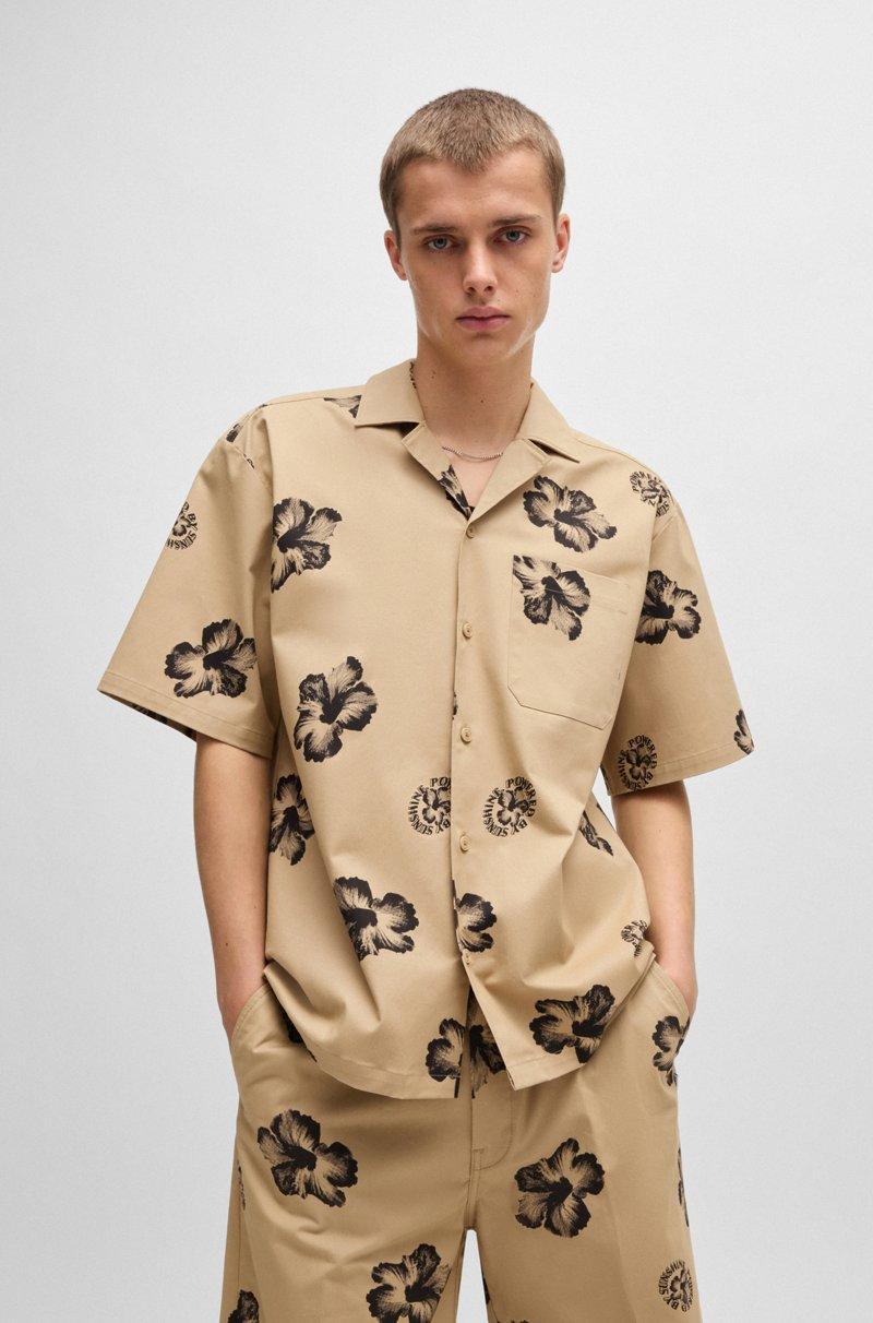 Hugo Boss Camisa relaxed fit en algodón elástico con estampado de hibisco
