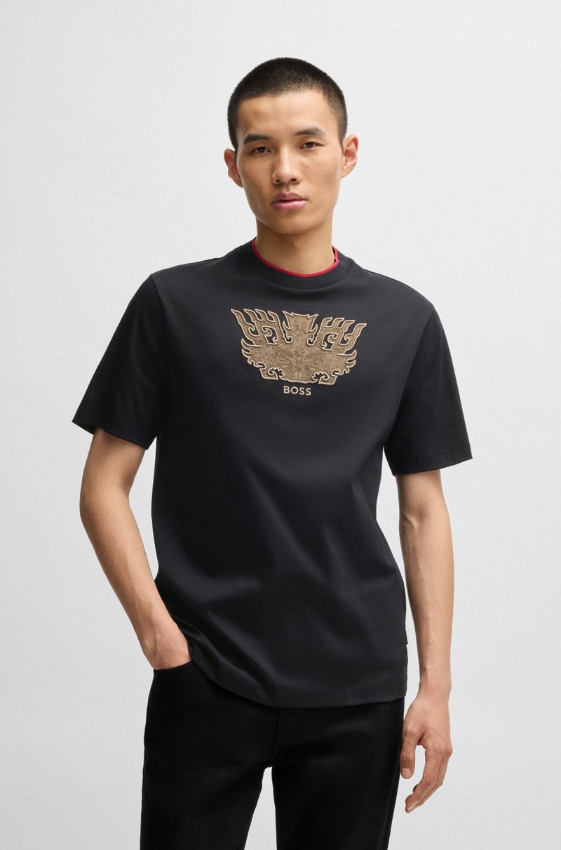 Hugo Boss Camiseta Con Un Taotie Bordado BOSS X Creation Of The Gods
