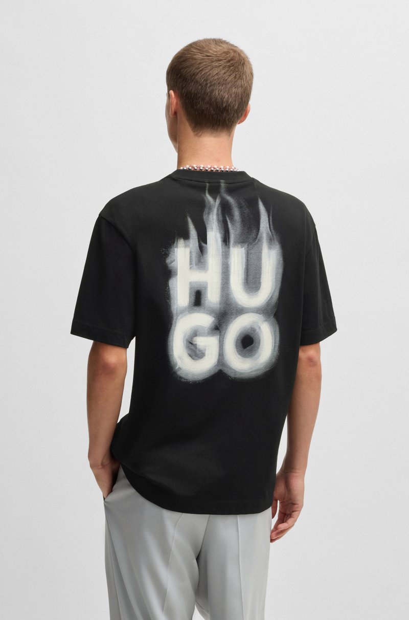 Hugo Boss Camiseta de punto de algodón con estampados de logos apilados ahumados