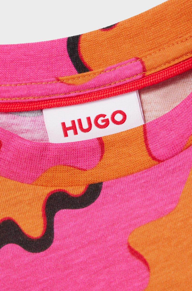 Hugo Boss Camiseta Para Niños Con Estampado De Temporada Y Etiqueta Con Logo Roja
