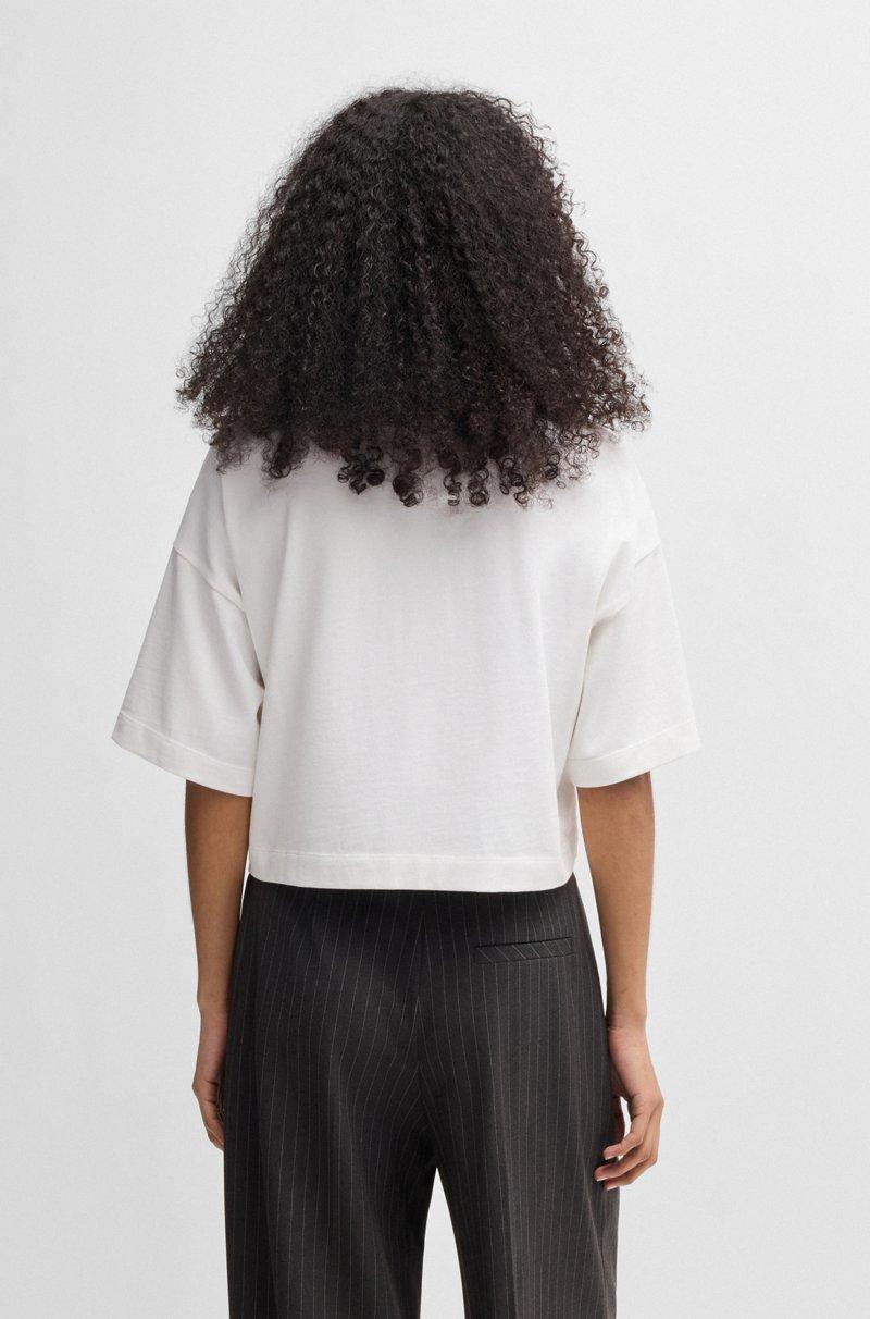 Hugo Boss Camiseta Recortada Relaxed Fit En Punto De Algodón Con Logo Apilado