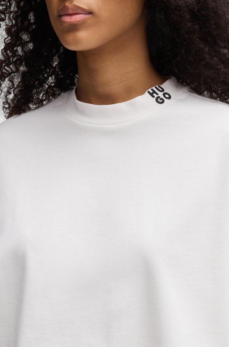 Hugo Boss Camiseta Recortada Relaxed Fit En Punto De Algodón Con Logo Apilado