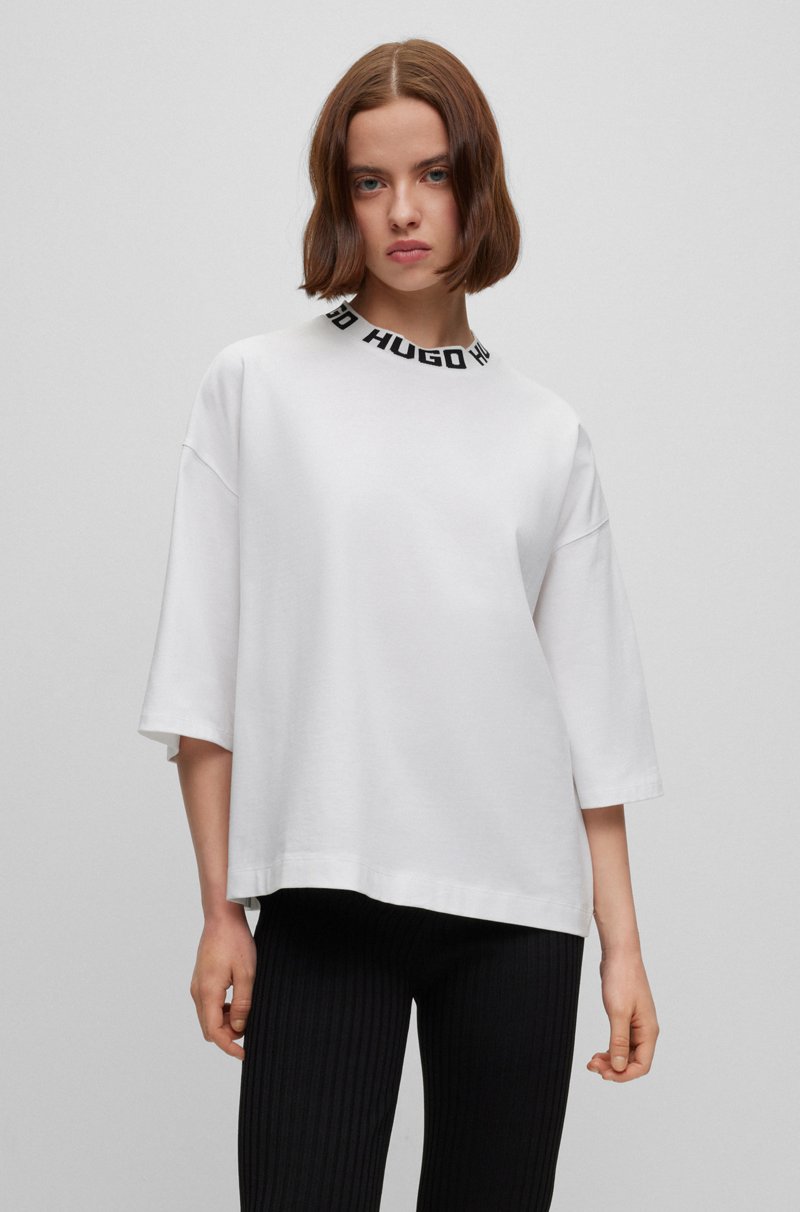 Hugo Boss Camiseta relaxed fit en punto de algodón con logo en el cuello