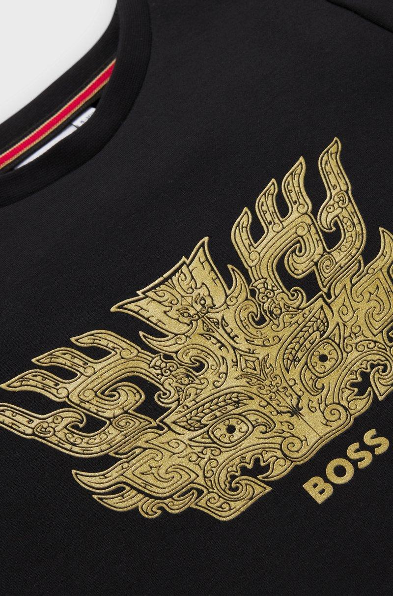 Hugo Boss Camiseta Taotie BOSS X Creation Of The Gods De Algodón