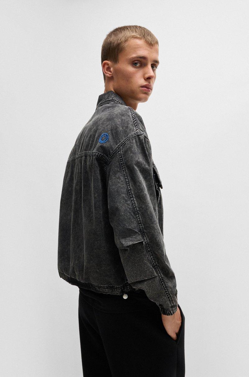 Hugo Boss Cazadora Bomber Corta En Denim Rígido Negro