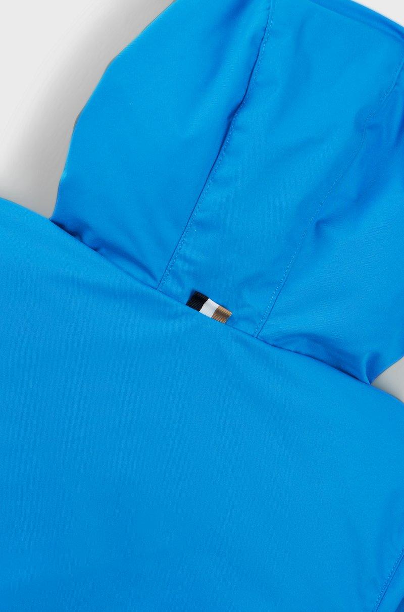 Hugo Boss Cazadora Cortavientos Para Niños Con Bloques De Color Y Estampado De Monogramas Que Aparece Con El Agua