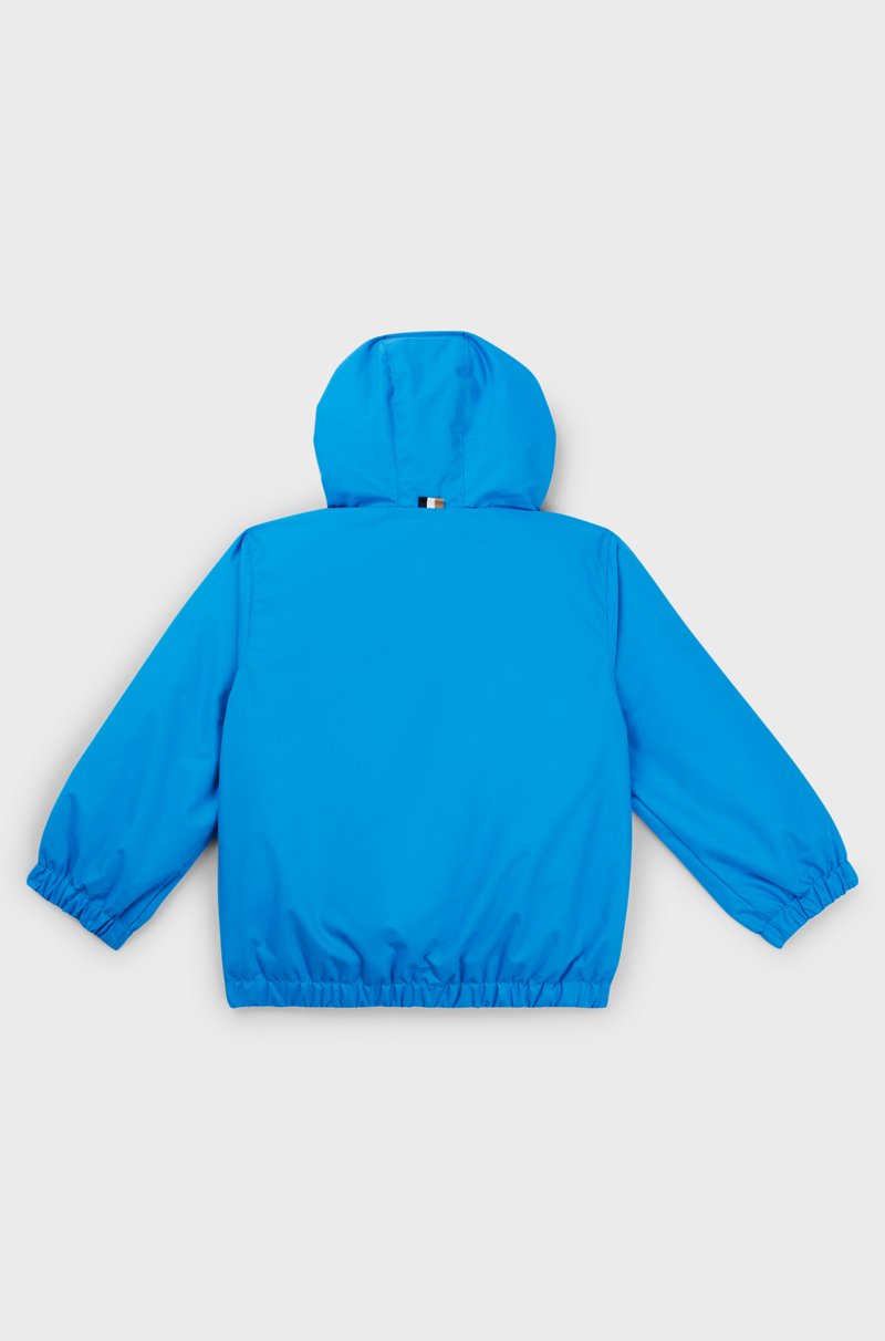 Hugo Boss Cazadora Cortavientos Para Niños Con Bloques De Color Y Estampado De Monogramas Que Aparece Con El Agua