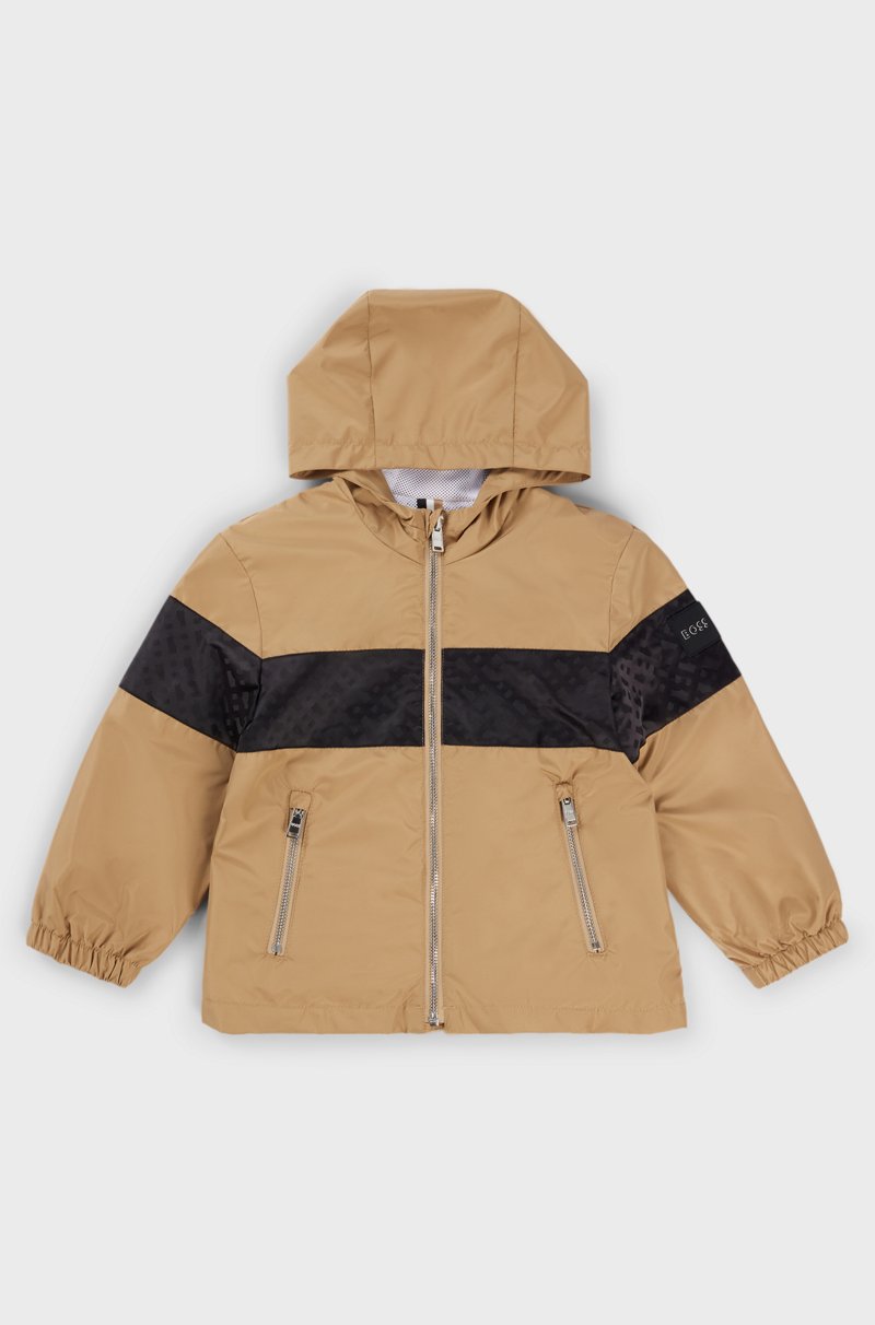 Hugo Boss Cazadora cortavientos repelente al agua con capucha y detalle de monogramas para niños