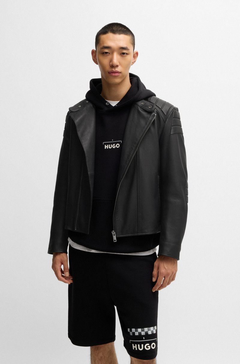 Hugo Boss Chaqueta de piel inspirada en el automovilismo con detalles en 3D
