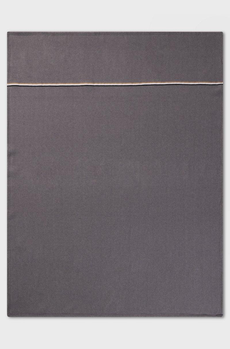 Hugo Boss Cubrecamas de forro polar con aplique de raya de la marca