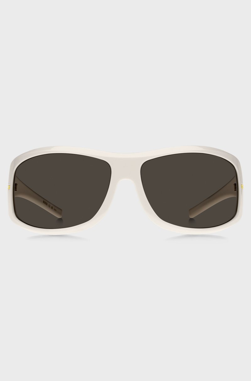 Hugo Boss Gafas De Sol Blancas De Estilo Máscara Con Detalles Metálicos Dorados