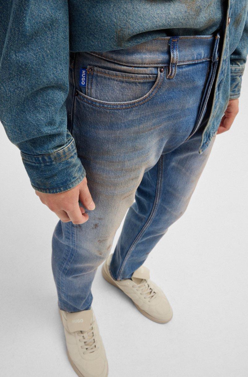 Hugo Boss Jeans Tapered Fit En Denim Azul Con Lavado Al Barro