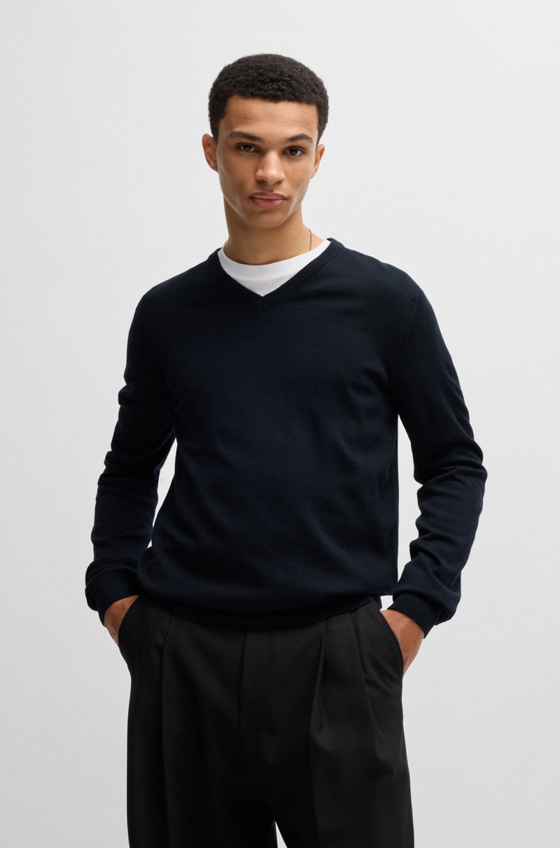 Hugo Boss Jersey regular fit de lana virgen con cuello en pico