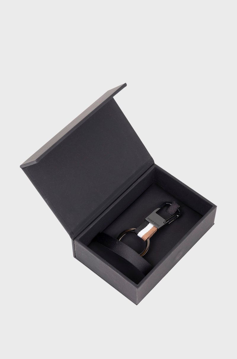 Hugo Boss Llavero Con Rayas De La Marca Y Detalles Cromados Oscuros