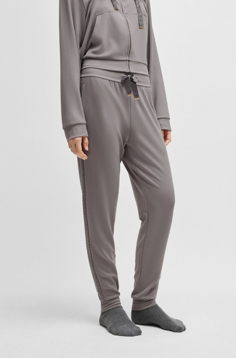 Hugo Boss Pantalones de chándal con detalle de monogramas en modal y seda