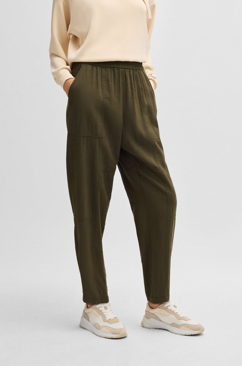 Hugo Boss Pantalones de chándal de tejido fluido con detalles de costuras decorativas