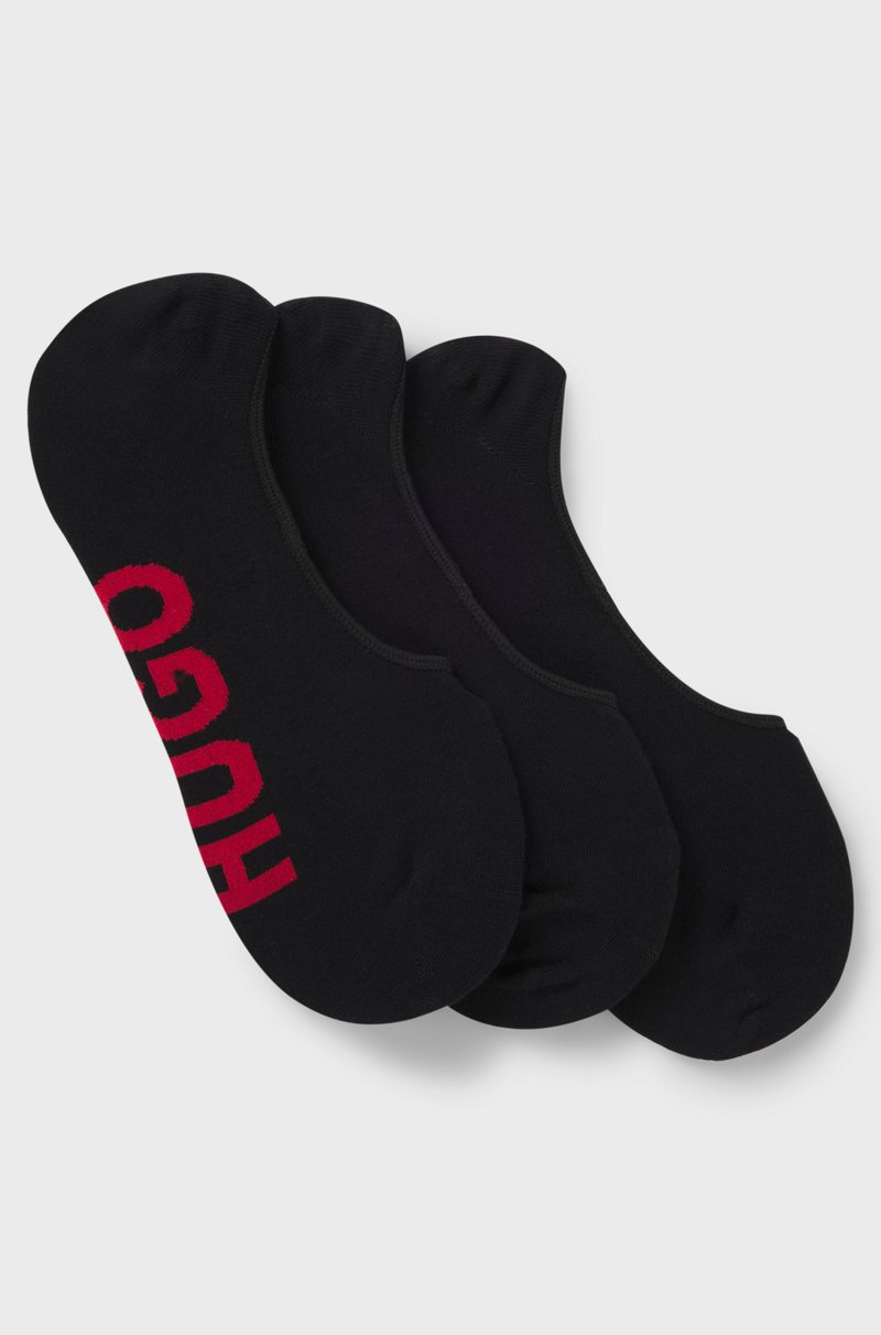 Hugo Boss Paquete de tres pares de calcetines invisibles con logos de gran tamaño