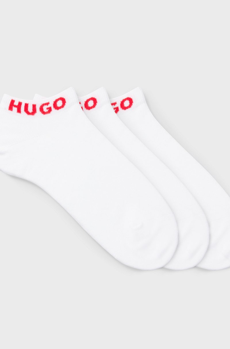Hugo Boss Paquete de tres pares de calcetines tobilleros con logos en los puños