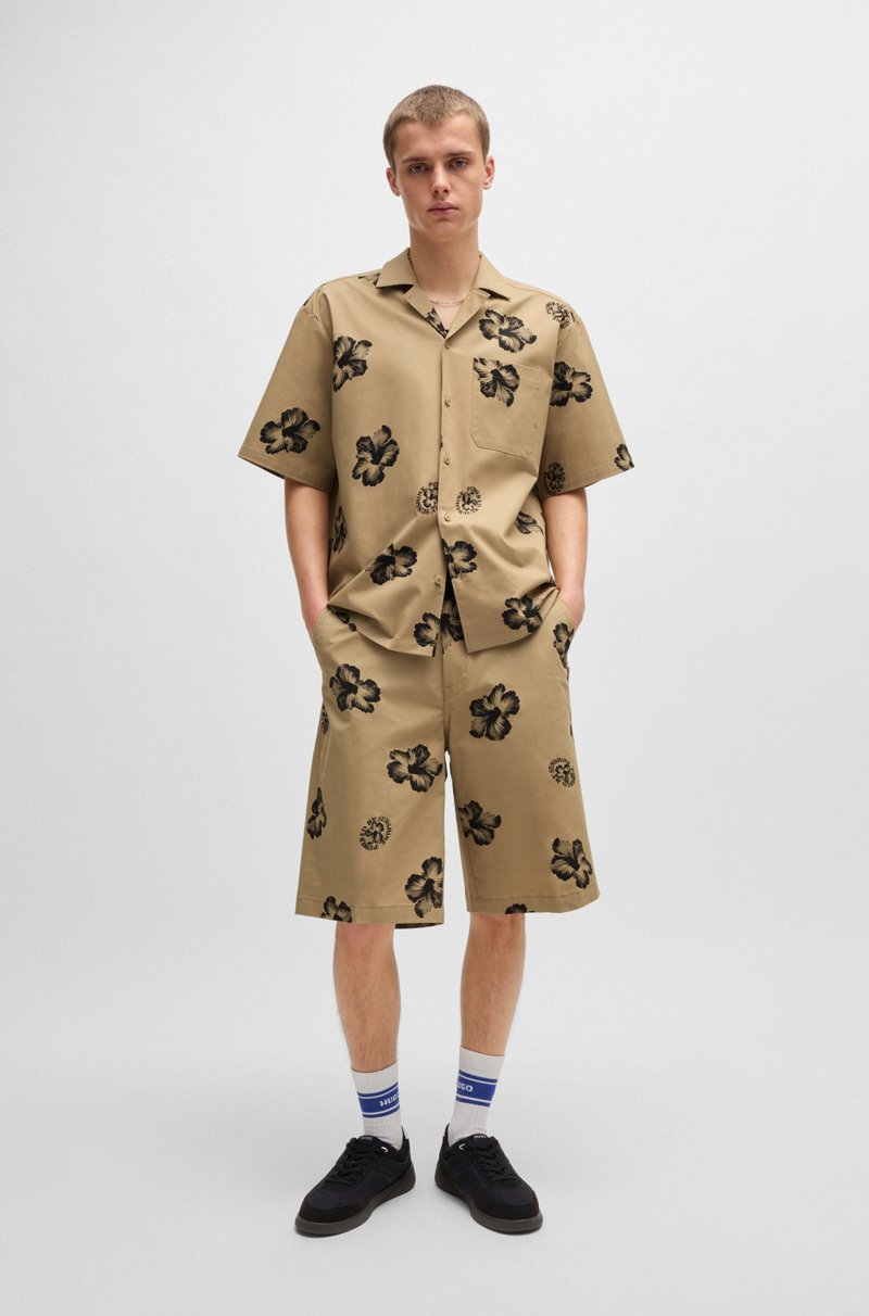 Hugo Boss Shorts Baggy Fit De Sarga De Algodón Elástico Con Estampado De Hibisco