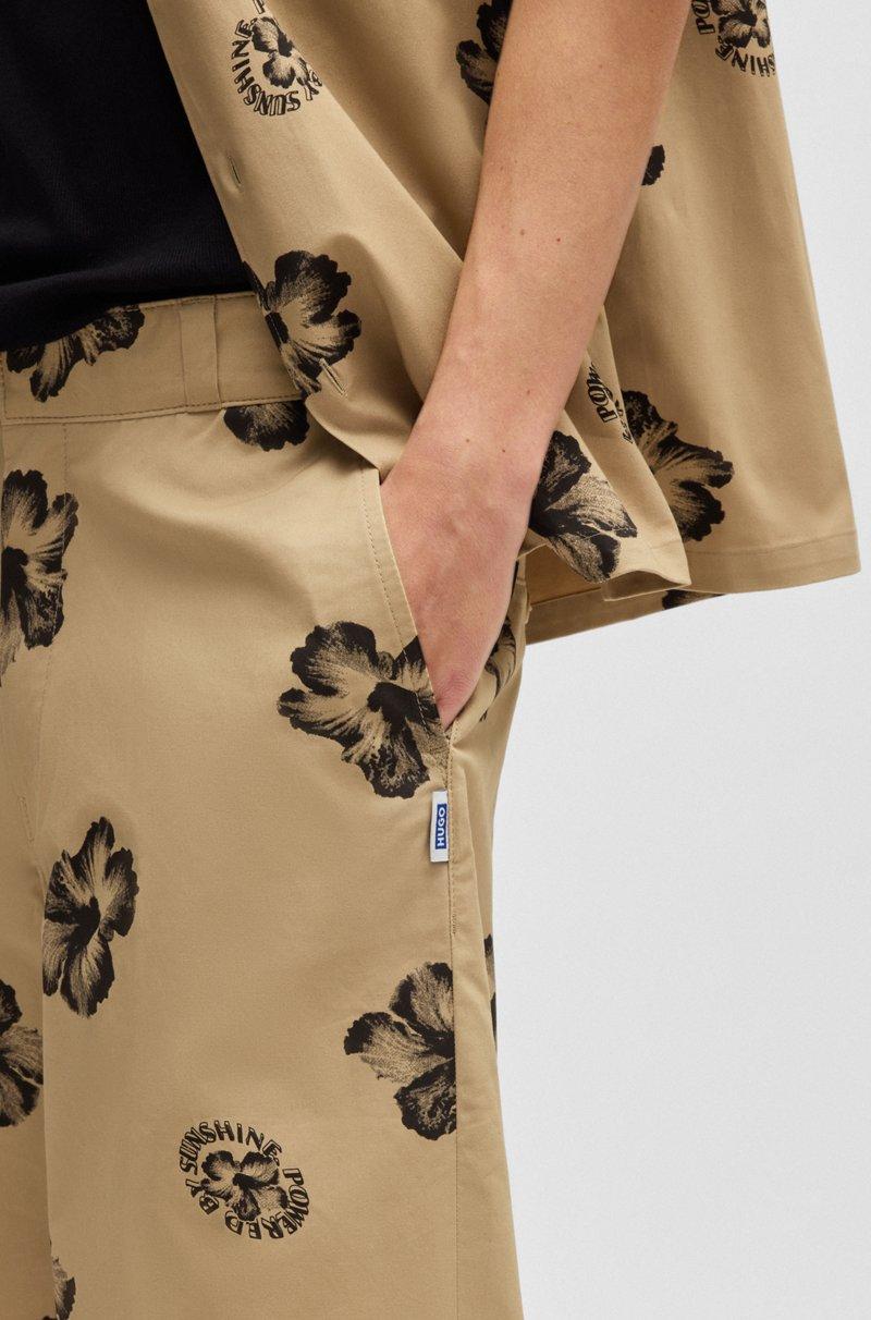Hugo Boss Shorts Baggy Fit De Sarga De Algodón Elástico Con Estampado De Hibisco