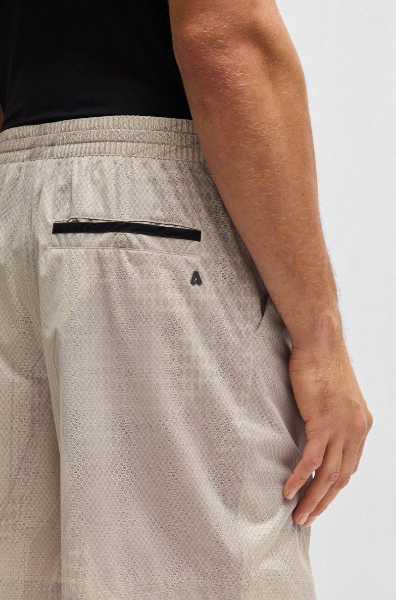 Hugo Boss Shorts De Estilo Activo De Malla Laminada Con Estampado Integral